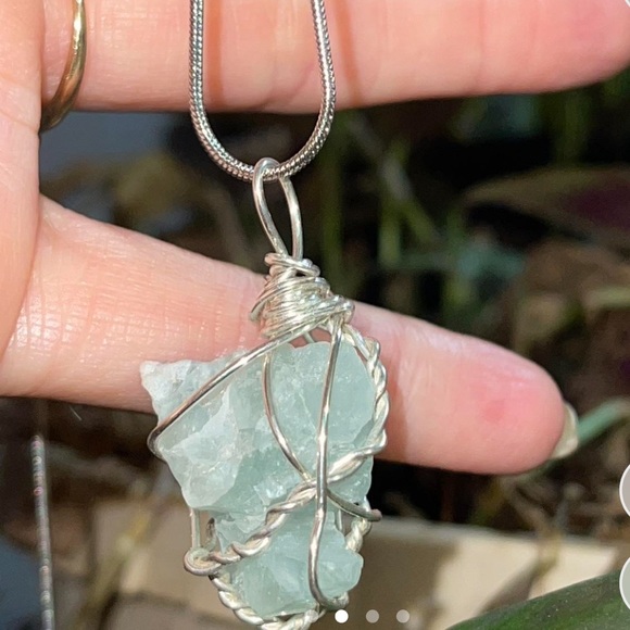 Fluorite crystal necklace - Picture 2 of 4